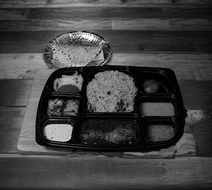 Special Chicken Thali [serves-1]