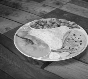 Kadhi Pakoda Thali