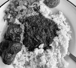 Jadoh(Yellow Rice),Doh Nei Iong( Pork In Black Sesame),veggies and chutney