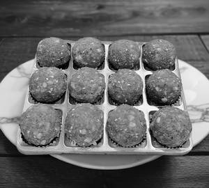 Khoppre Ke Ladoo [12 Pcs]