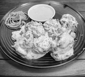 Steam cheese and creamy tossed momos [5 pieces]