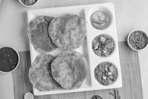 Poori With Aloo Sabzi (4 Pieces)