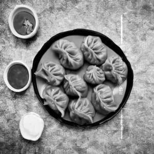 Paneer Special Gravy Momos