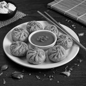Peri Peri Chicken Momos (fried)