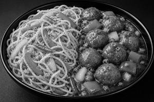 Veg Hakka Noodles With Gravy Manchurian