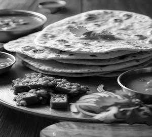 Dal Roti 4 Pcs With Bhindi Bujia