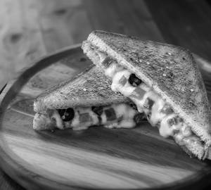Grilled Pizza Sandwich (2 Pcs)