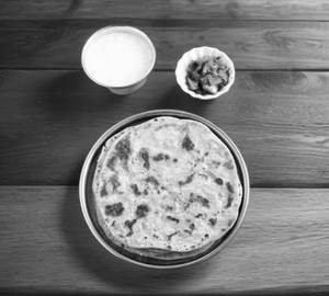 2 Aloo Pyaaz Paratha
