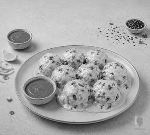 Veg Creamy Momos [6 Pieces]