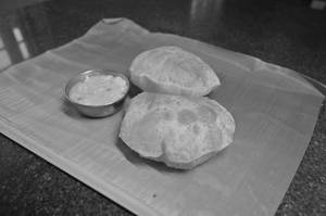 Poori With White Urulaikilangu (1pcs)