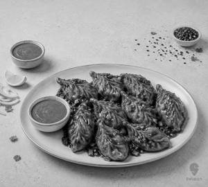 Veg Chilli Garlic Momos [6 Pieces]