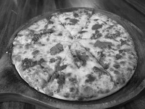 Schezwan Chicken Pizza