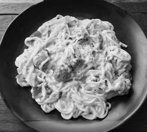 Spaghetti napolitan chicken  white sauce