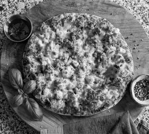 Spicy beef pizza