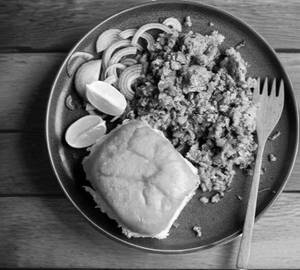 Egg burji with pav [2 pieces]
