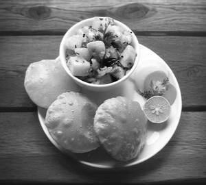Jeera Aloo With 5 Poori