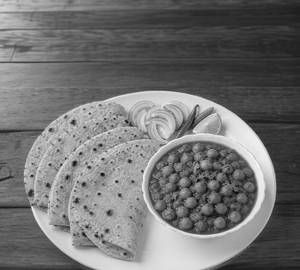 Chole with 4 tawa roti