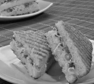 Garlic Cheese Chilly Grilled Sandwich