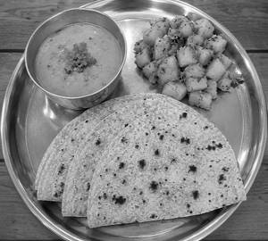 Dal roti 4 pcs with aloo bhujia