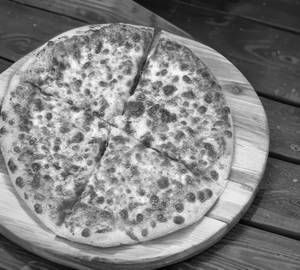 Cheese burst pizza