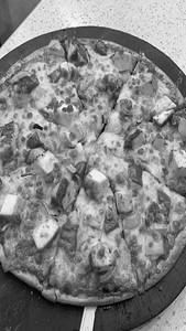 Tandoori Paneer Pizza