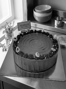 Hazelnut Crunch Eggless Cake