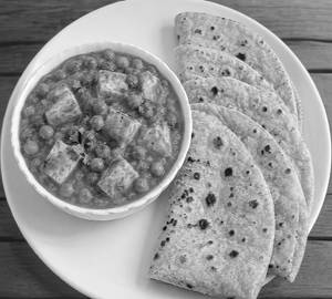 Matar paneer with roti 4pcs