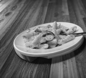 White sauce pasta