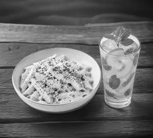 Chicken Alfredo Pasta + Peach Mojito