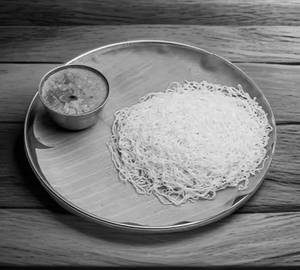 Idiyappam with kurma [4 pieces]