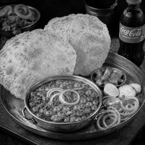 Chole Bhature With Free Cold Drink 250ml