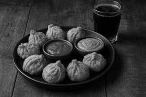 Momos Crunchy 6 pc + Coca cola