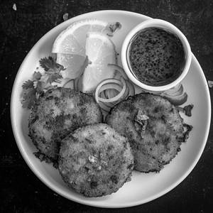 Karuveppillai Podi Idly