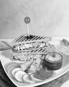 Parapulled Chicken Sandwich