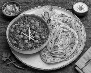 Chole Masala With Laccha Paratha ( 2 Pcs )