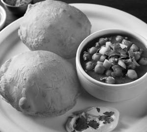 Chole bhutare