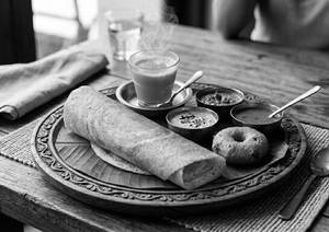 Plain Dosa + Vada(1pc) + Tea