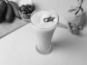 Dates & Banana Milkshake