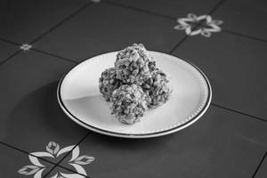 Pista Laddu