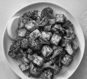 Broccoli and paneer saute salad