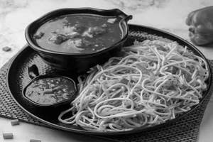 Vegetable Noodles + Veg Manchurian (4 Pcs)