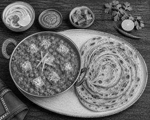 Matar Paneer With Laccha Paratha ( 2 Pcs )
