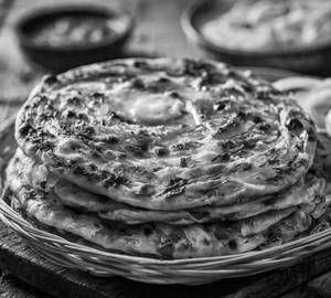 LACCHA PARANTHA (CHILLI)