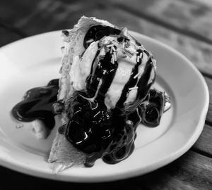 Dark nut kunafa