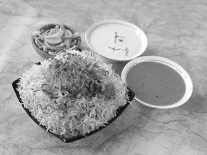 Hyderabadi Chicken Dum Biryani 1000Ml