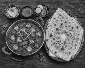 Kadhai Paneer With Butter Naan ( 2 Pcs )