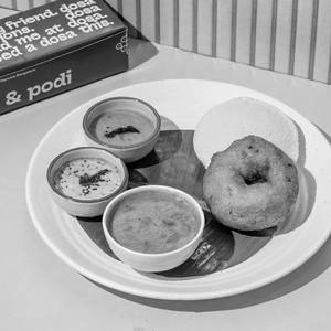 Idli Vada (1 Idly & 1 Vada)