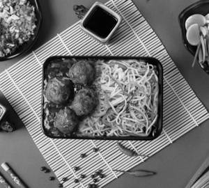 Hakka Noodles With Manchurian Bowl