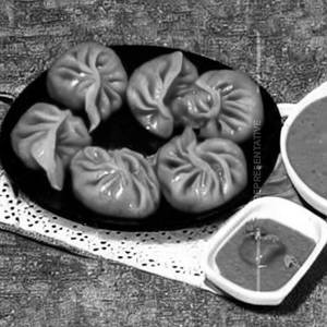 Veg Special Gravy Momos