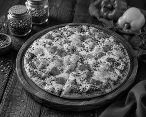 Paneer Tikka Cheese Pizza
